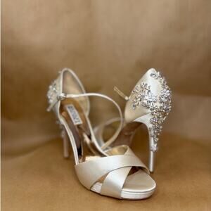 BN Badgley Mischka  Fame Embellished Satin d'Orsay Pumps 7.5